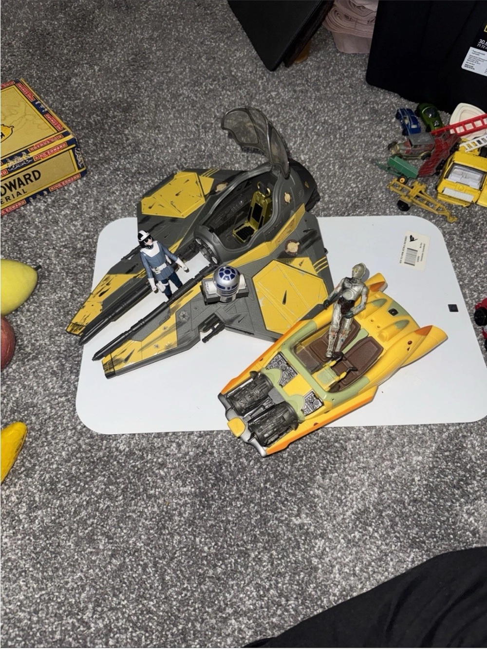 Yellow and Gray Starfighter and Speeder Toy Set with Two Action Figures
